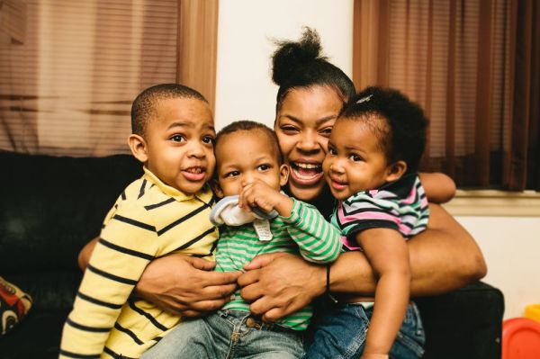 family-photo-hug